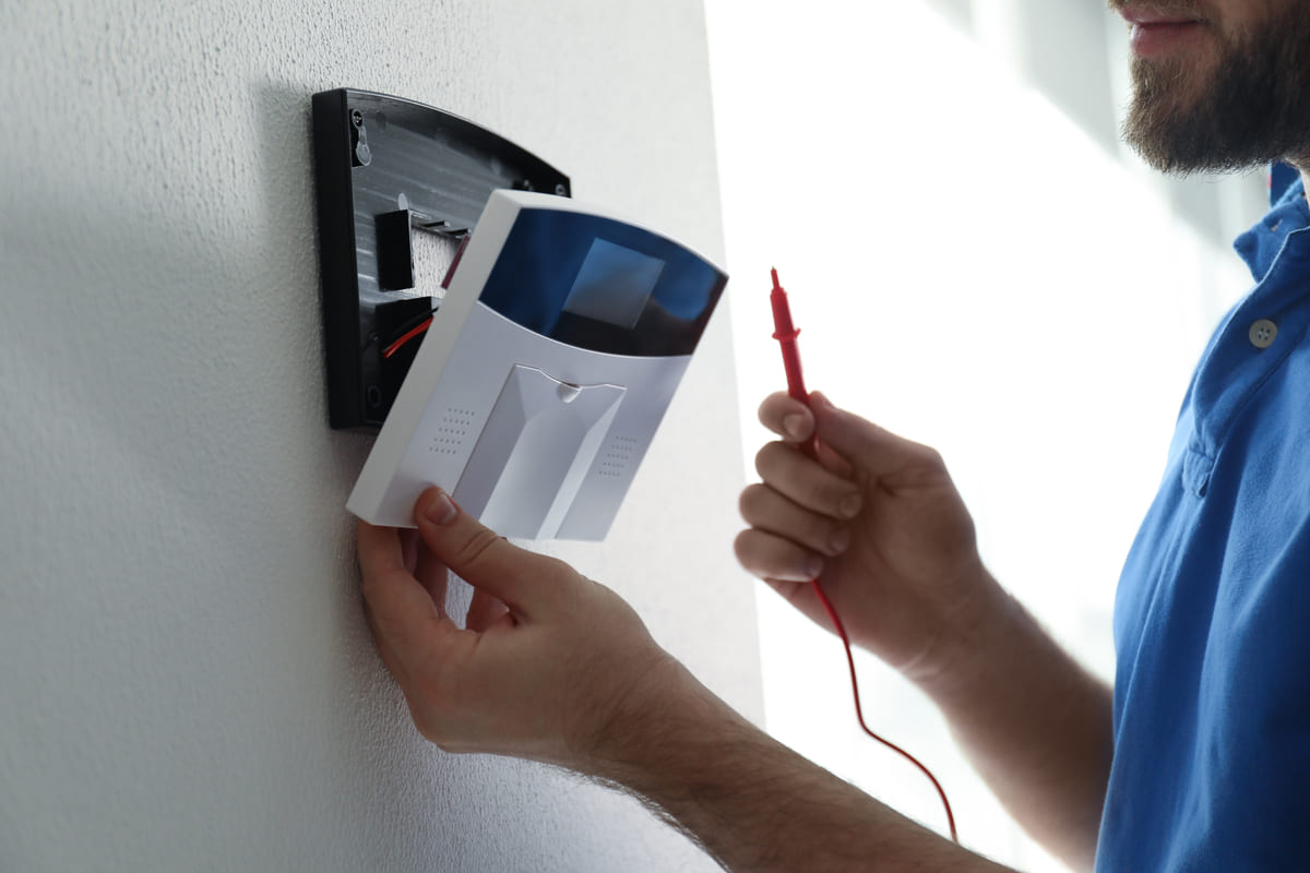 Cum sa-ti construiesti un sistem de alarma simplu cu senzori si module