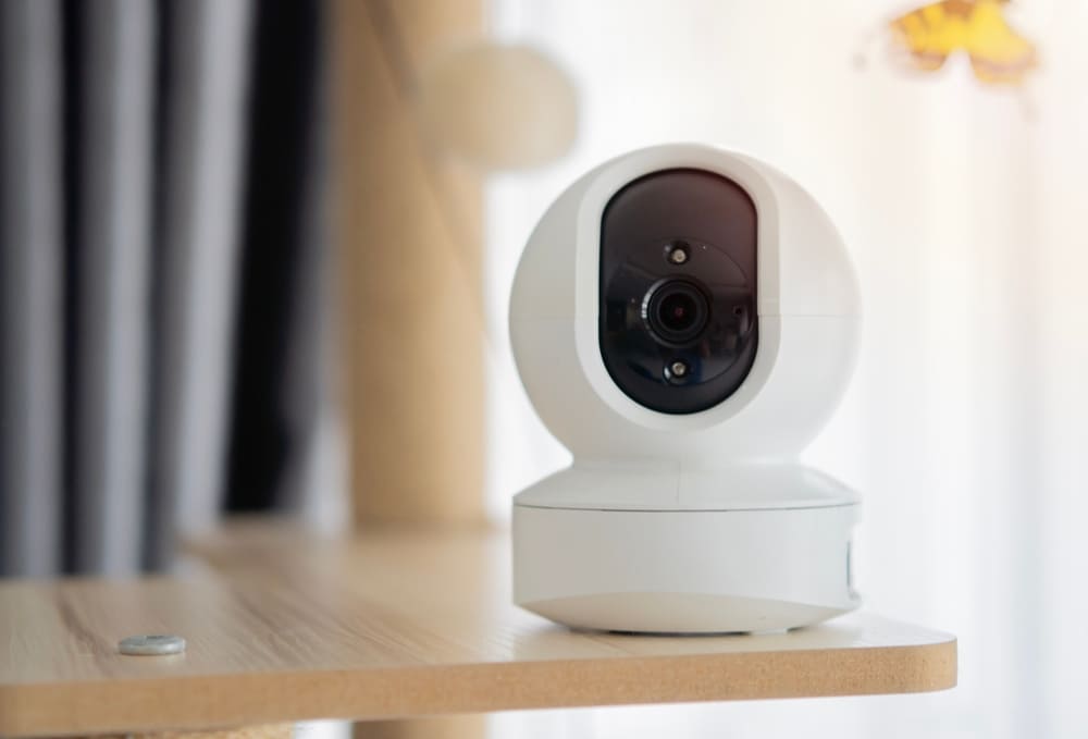 Cum iti poate oferi o camera de supraveghere smart alerte rapide pe telefon in situatii critice