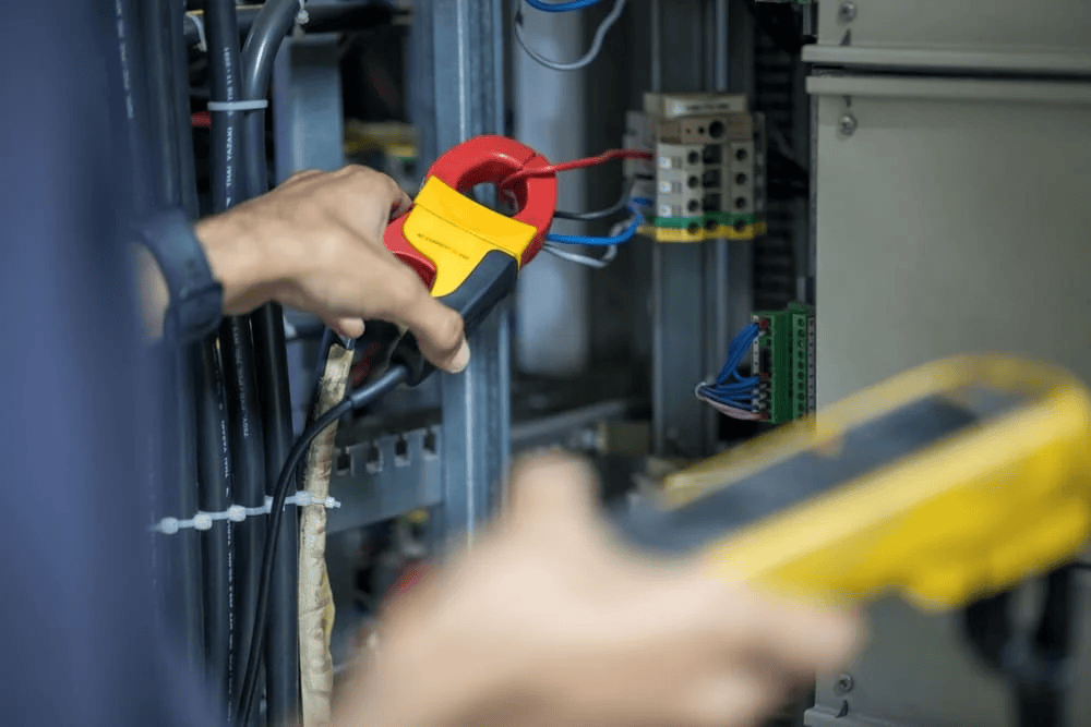 Metoda cu cleste pentru masurarea rezistentei de impamantare: cand este recomandata
